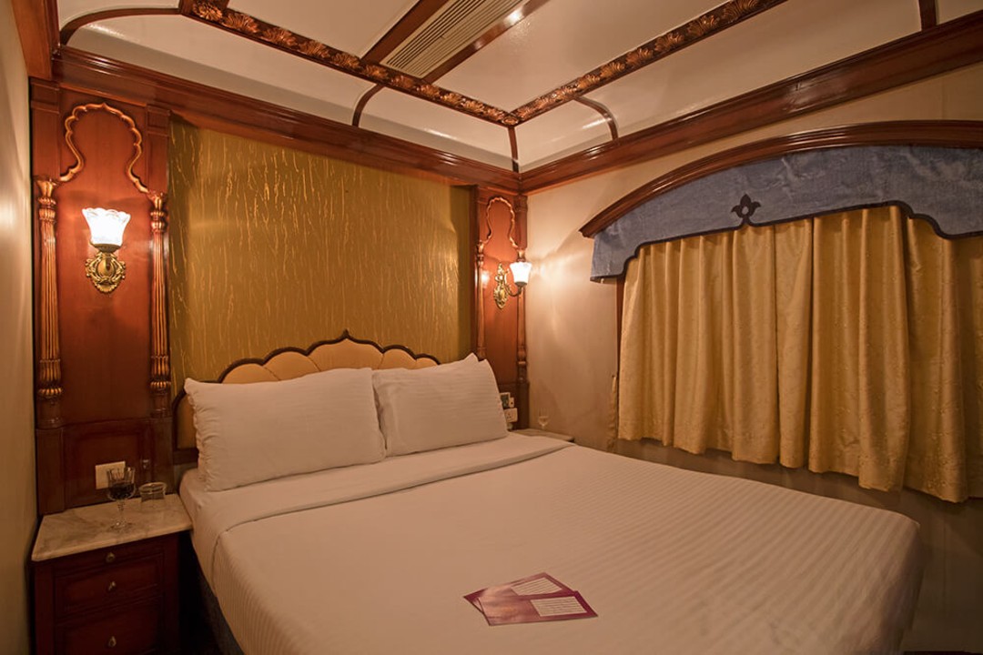 Golden Chariot Double Bed